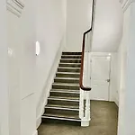 Moorgate View With Free On Street Parking
